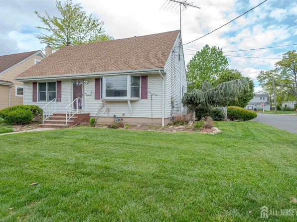 32 Lincoln Ave, Colonia, NJ 07067