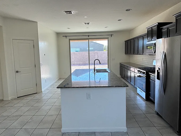 10231 W Southgate Ave — Photo 6