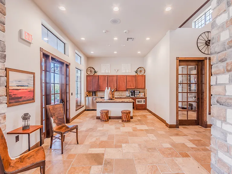 Hunter's Cove Apartments — Photo 19