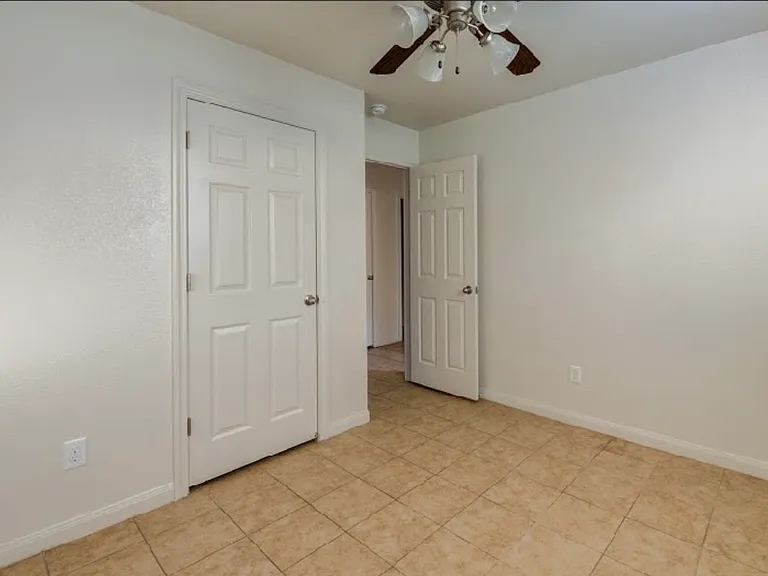 1319 N Houston Ave — Photo 9