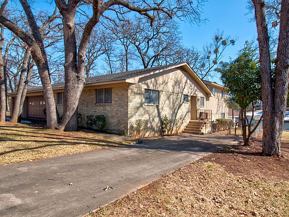 3rd image of 207 Kiowa Dr W