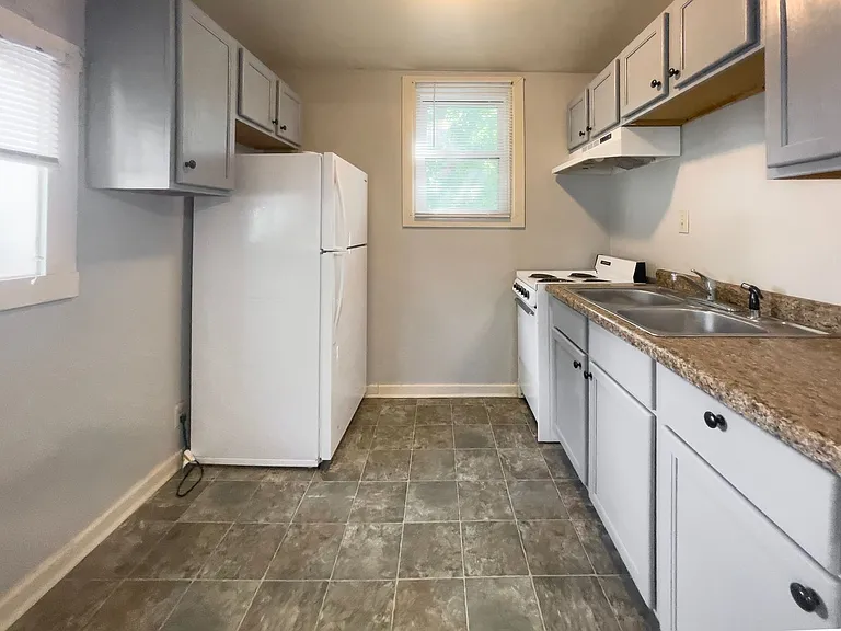 204 N Dill St — Photo 5