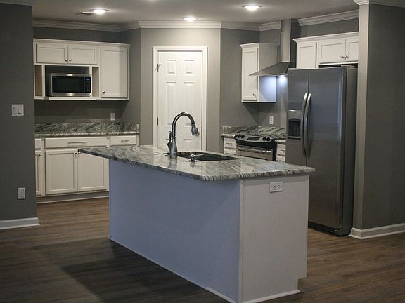 5th image of 3011 Greenfield Dr