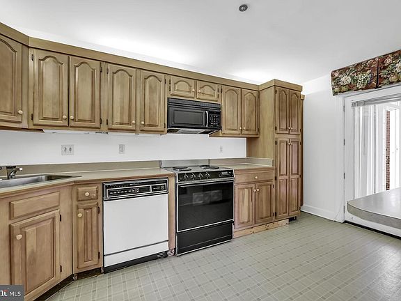 4th image of 413 Brightwood Club Dr