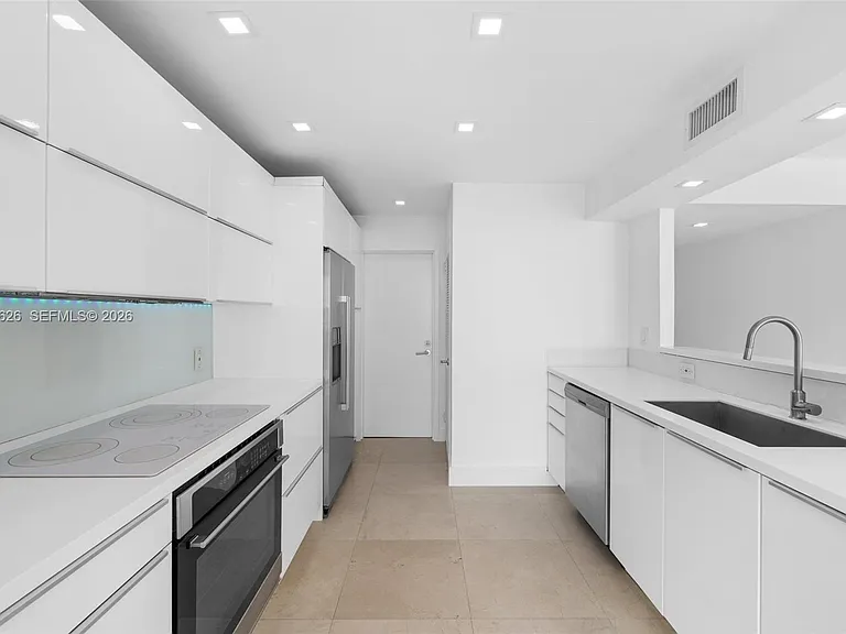 1420 Brickell Bay Dr #1001A — Photo 14