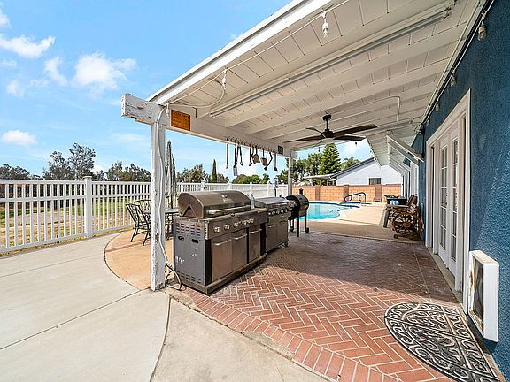 3rd image of 414 Mariposa Dr