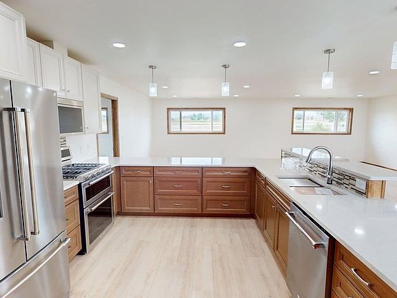 4th image of 966 Tweed Ln