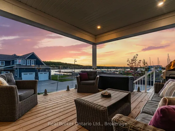 38 Magazine St, Penetanguishene, ON L9M 1E7
