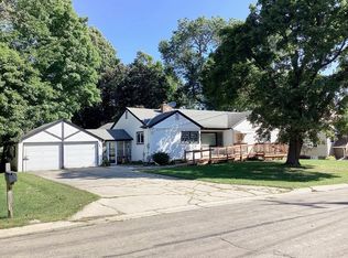 807 Minnie Maddern St, Albert Lea, MN 56007