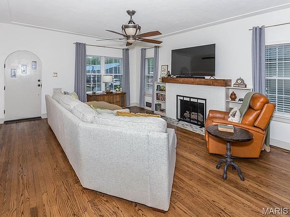 5th image of 827 Bond Ave