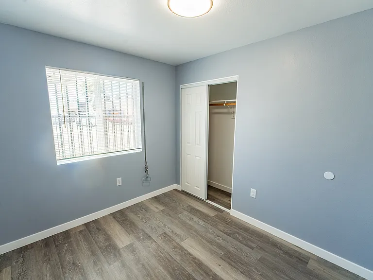 10374 Long Beach Blvd #H — Photo 16