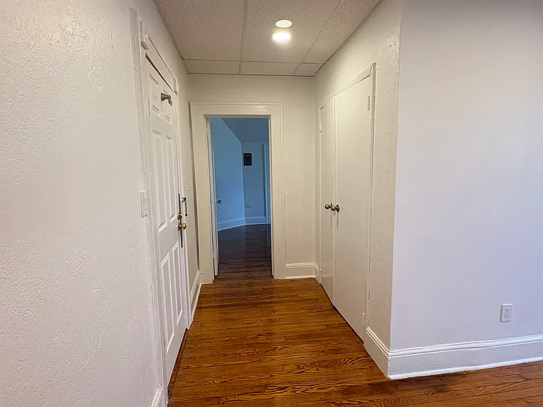 94 Martha Ct #4 — Photo 4