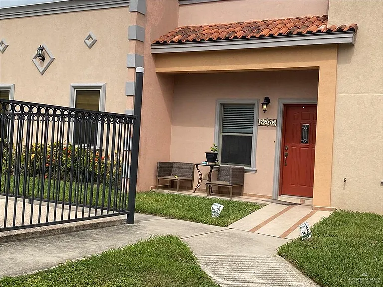 2927 Allen Dr — Photo 1
