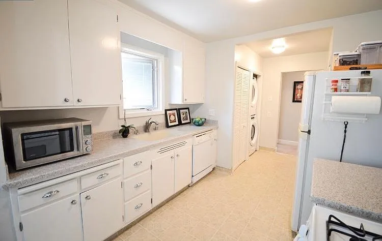2057 Hoover Ave — Photo 8