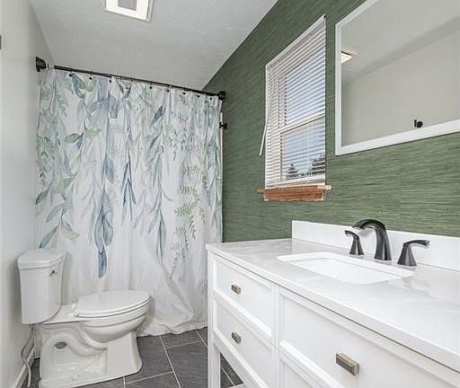 5th image of 835 Yorkshire Dr