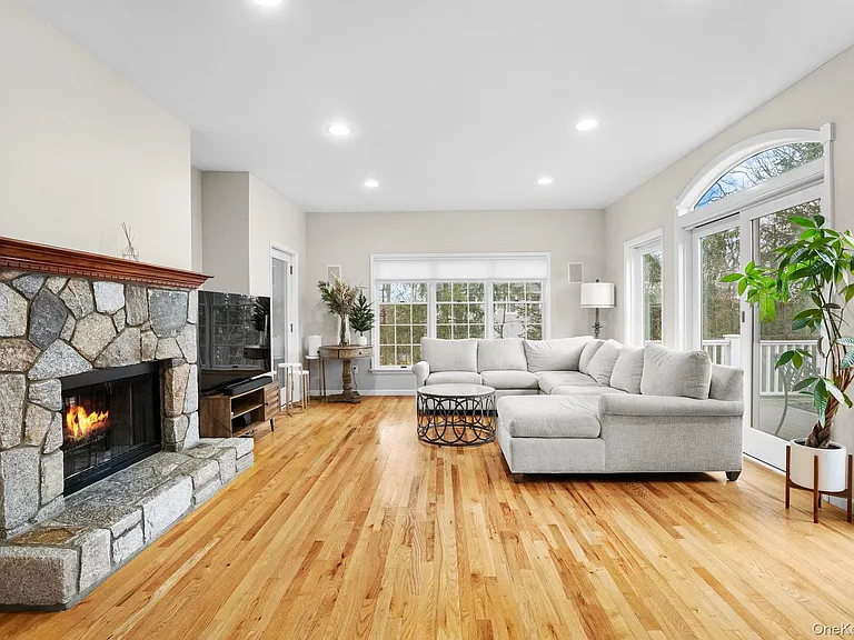 105 Hardscrabble Lake Dr — Photo 14