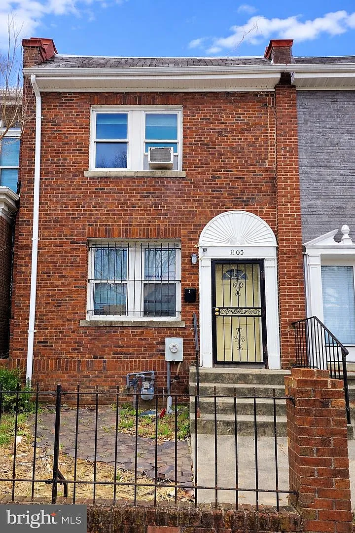 1105 Morse St NE photo 1