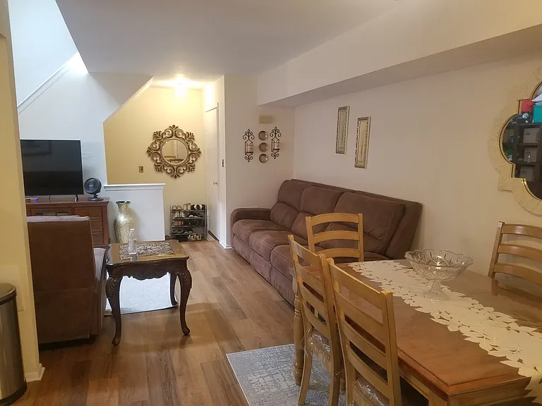 806 Yorkshire Dr — Photo 6