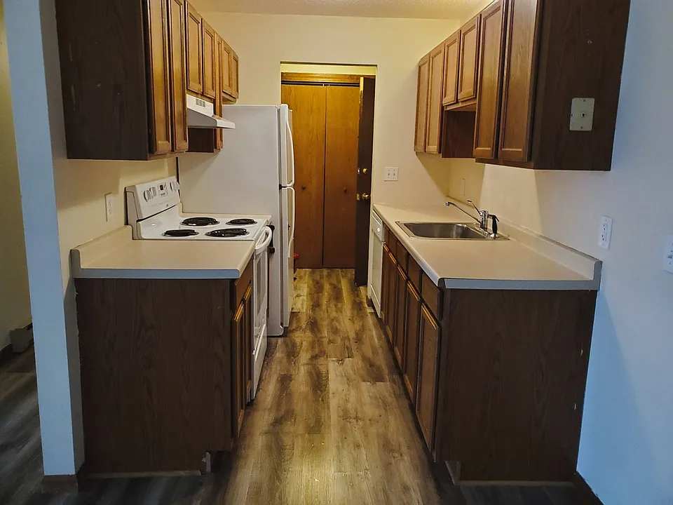 Experience Luxurious Living in the Heart of Kenwood, Baxter - Spacious Apartment