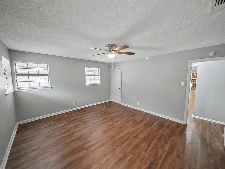 12715 Middle Ln — Photo 25