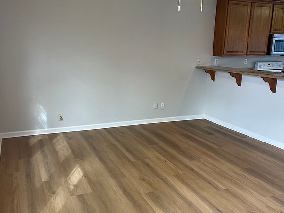 2nd image of 1571 Emily Ct