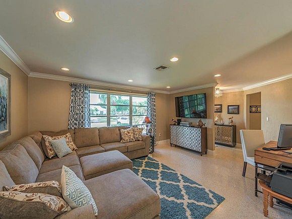 1st image of 319 N Barfield Dr