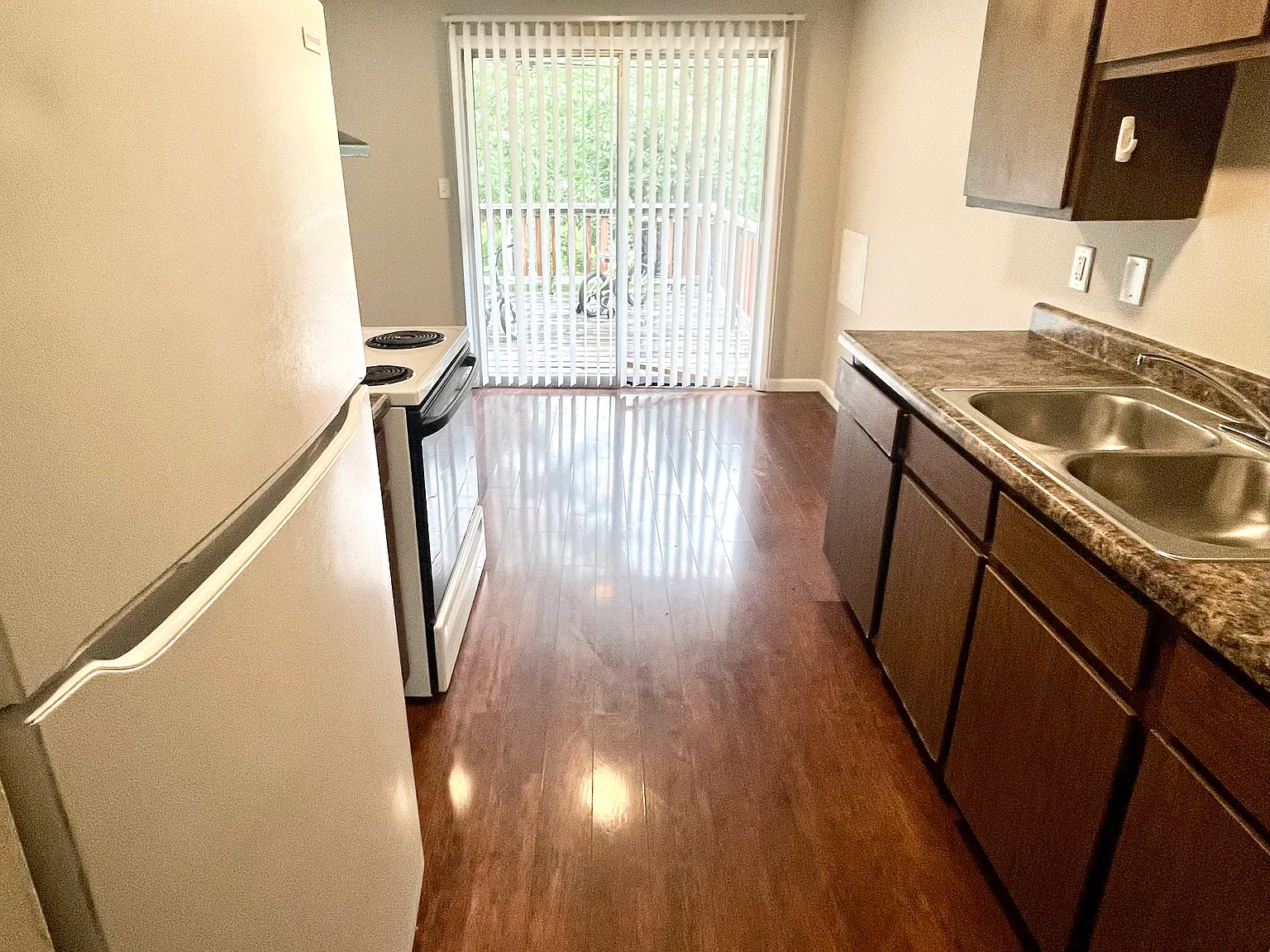 2 bed, 784 sqft, $1,025 — Photo 4