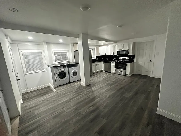 1704 S Clinton St #1 — Photo 1
