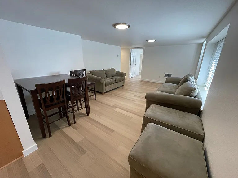 2427 NE 9th Ave #B — Photo 5
