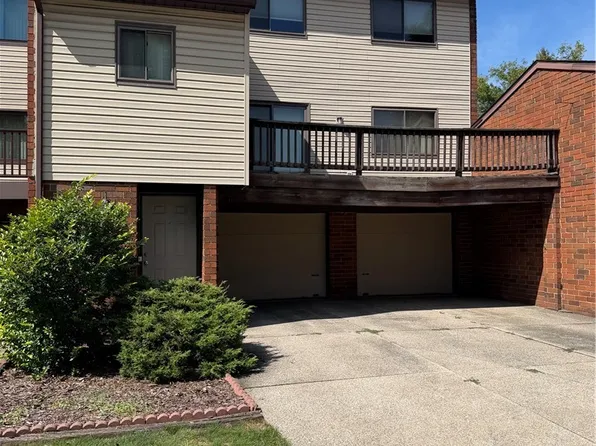 402 Rockys Run Rd, Akron, OH 44319