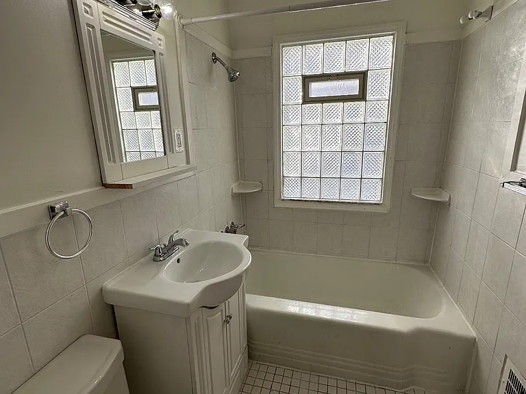 16231 Forest Ave — Photo 5