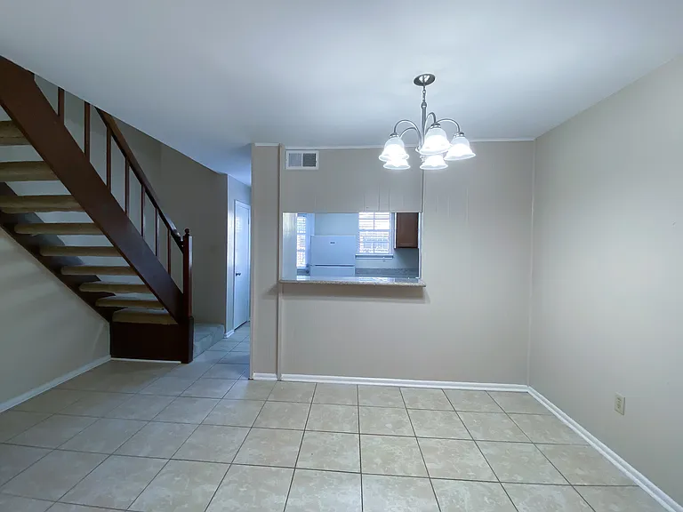 2236B3 Perkins Rd — Photo 2