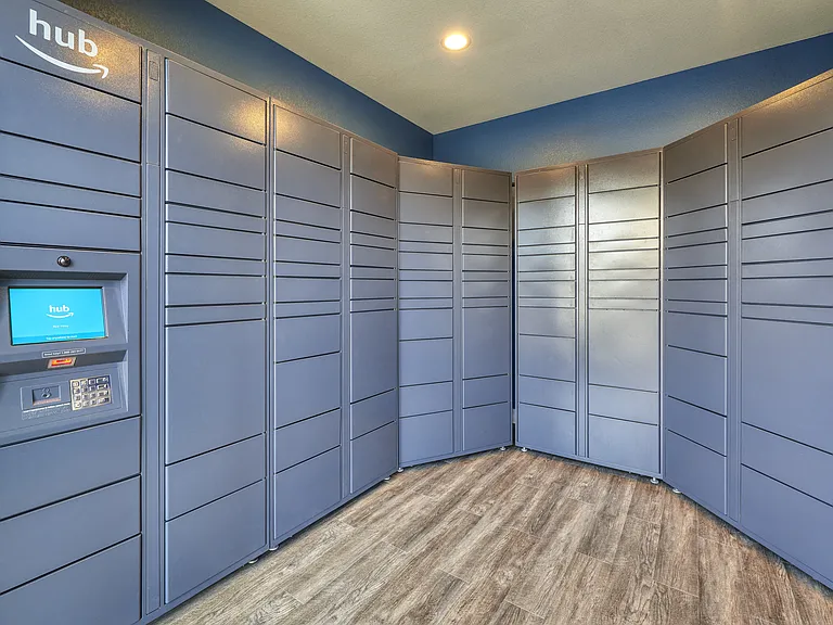 Bear Valley Park Apartments — Photo 25