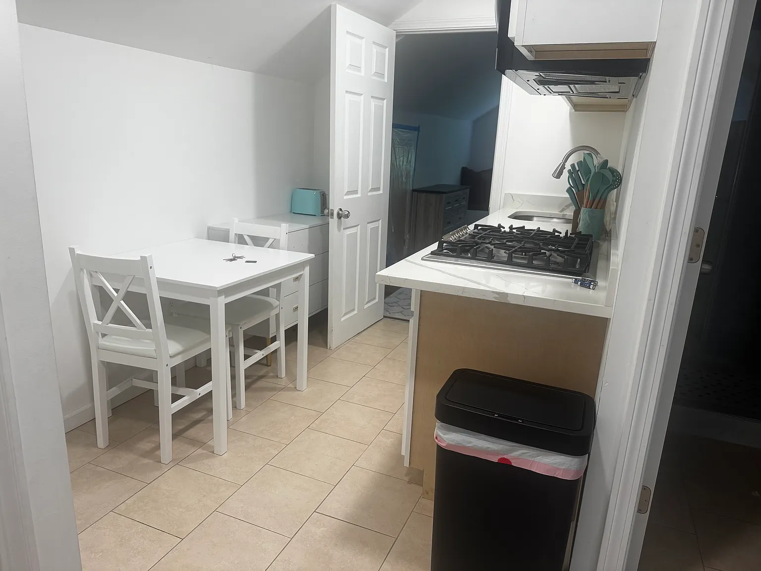2 bed, 690 sqft, $2,400 — Photo 1