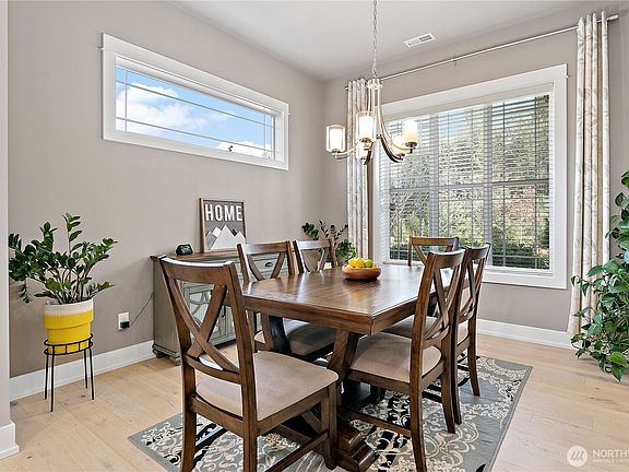 4th image of 18223 Berkeley Parkway E