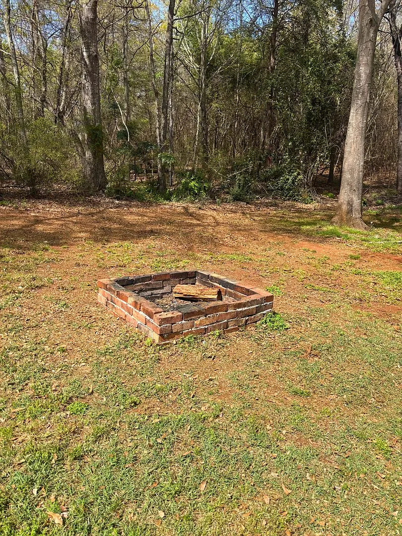 2BR/2BA Home with Large Yard & Deck Pet Friendly! — Photo 4