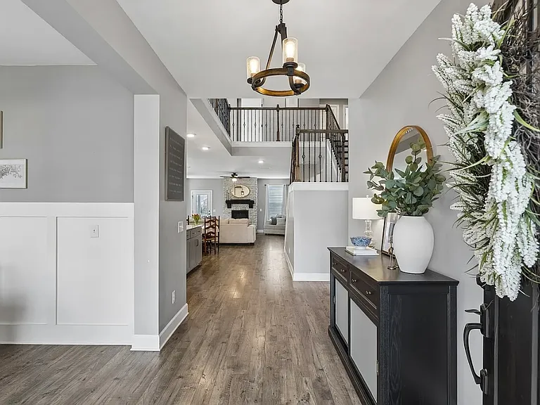 723 Tennypark Ln — Photo 2