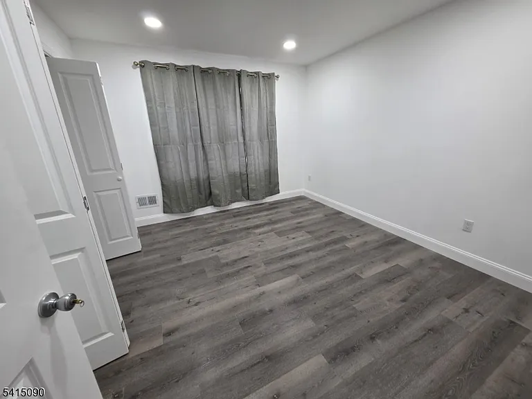 260 Trenton Ave — Photo 16
