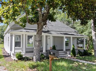 904 W Hampton St, Laurens, SC 29360