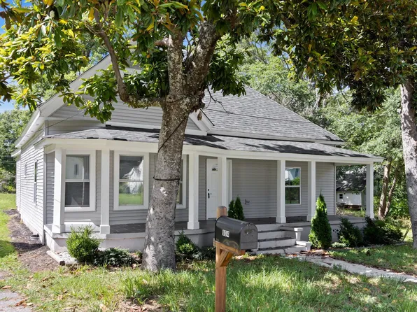 904 W Hampton St, Laurens, SC 29360