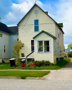 806 Johnston St, Sault Sainte Marie, MI, 49783