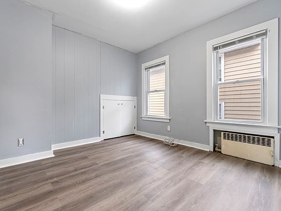 3rd image of 32 Llewellyn Ave APT 1
