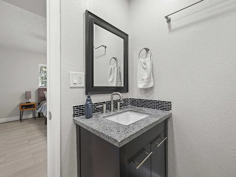 1710 SW 4th Ave — Photo 34
