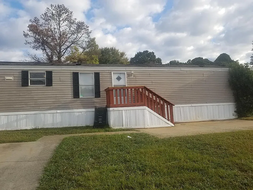 740 Greenview Cir