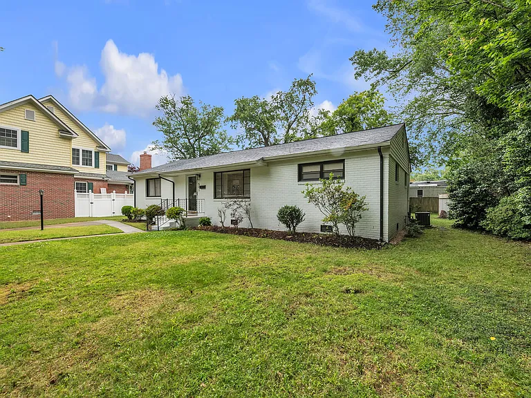 501 Euwanee Pl — Photo 3