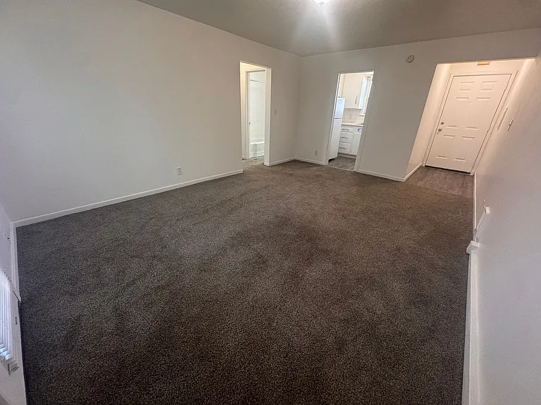 Evergreen Apartments — Photo 2