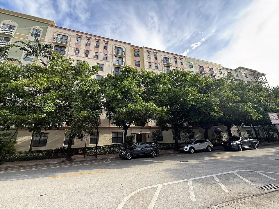 1919 Van Buren St #608A