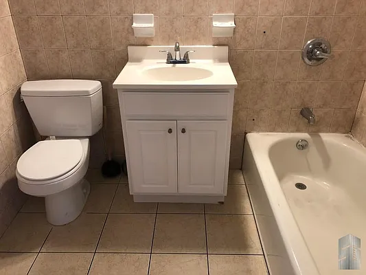 Rented by Skyline Group Real Estate | media 4