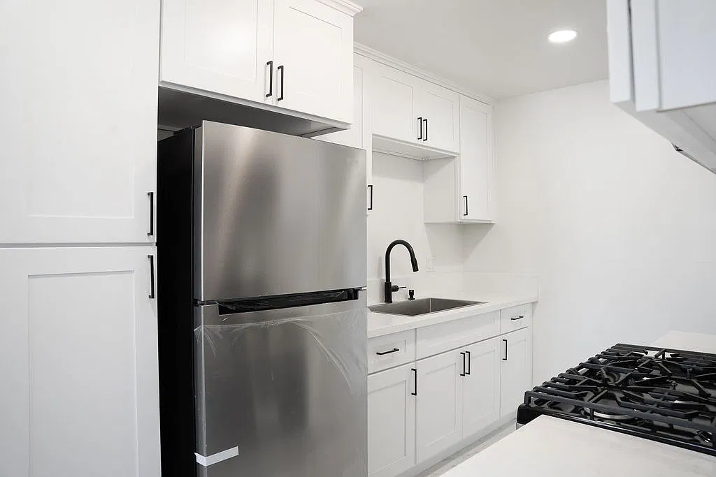 2 bed, 800 sqft, $2,450 — Photo 3