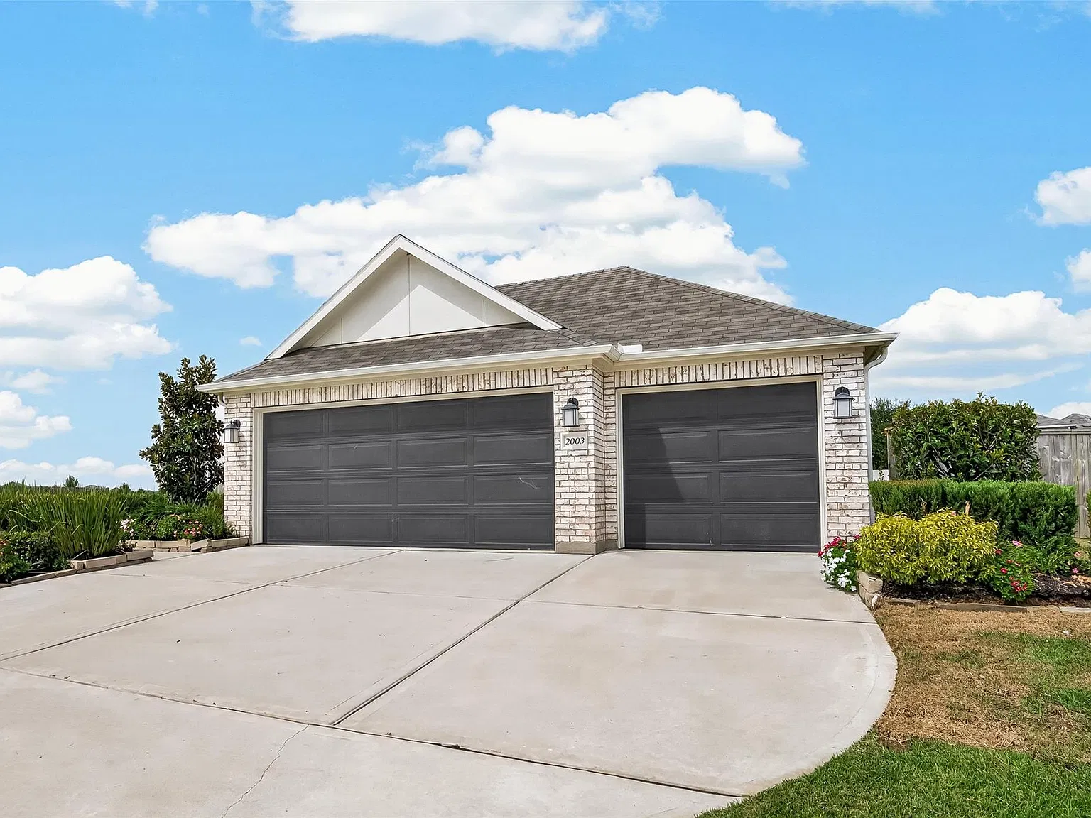 3 bed, 2.0 bath, 1335 sqft, $2,200 — Photo 4